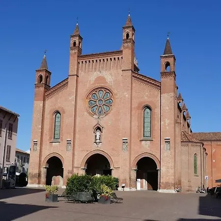 Corte D'alba - Di Charme Dedicata Ai Grandi Produttori Dei Vini Di Langa *