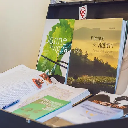 Corte D'alba - Di Charme Dedicata Ai Grandi Produttori Dei Vini Di Langa